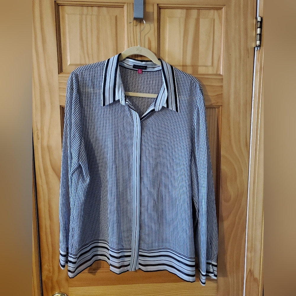 NWT - Vince Camuto Graphic Chiffon Blouse in Black/ Gray/ White - Size XL